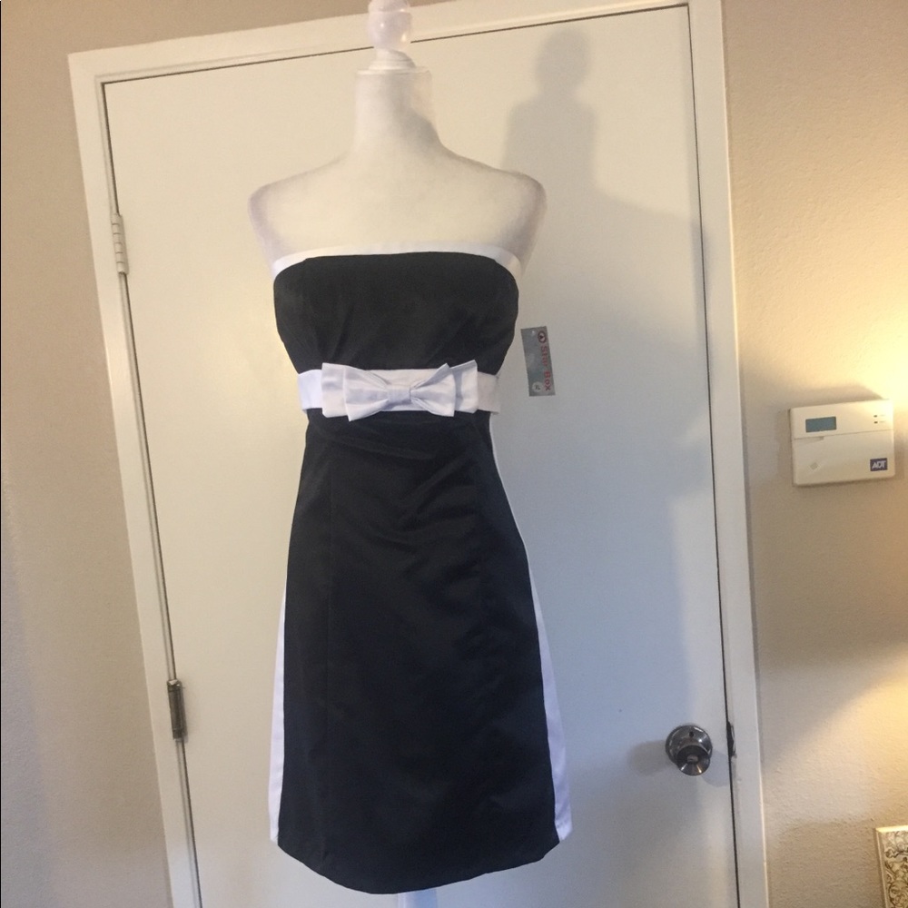 Dress - Picture 3 of 3